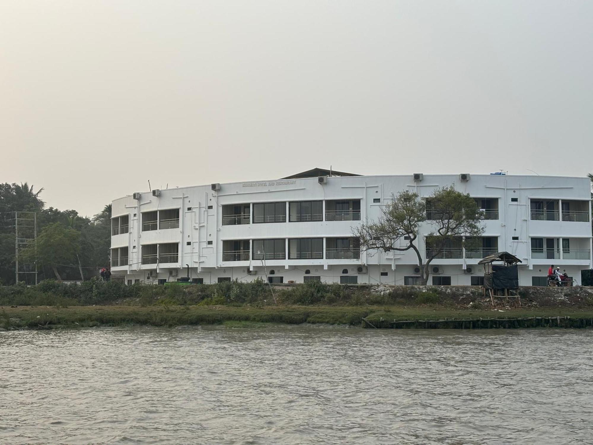 Ichhamati Hotel And Restaurant Hasnabad Buitenkant foto